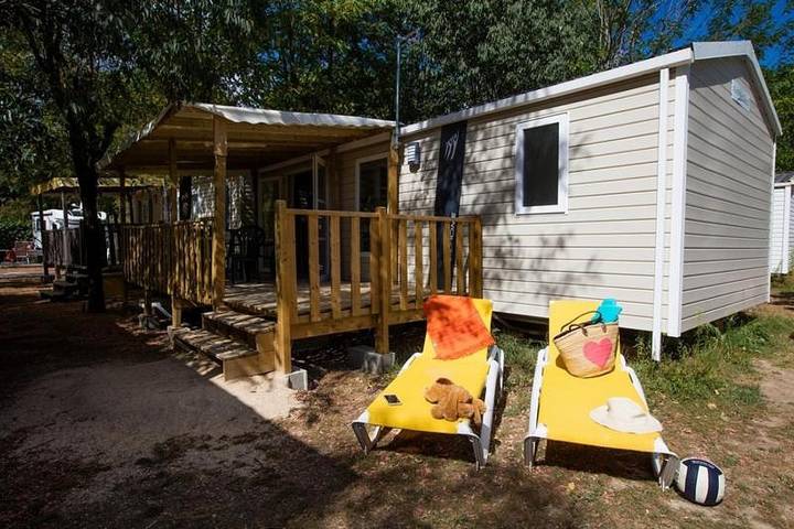 Camping pour 5 personnes, avec jacuzzi et piscine, animaux acceptés