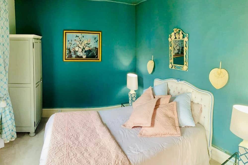 Charming village house with swimming pool in the heart of Sologne in Nançay, Sologne