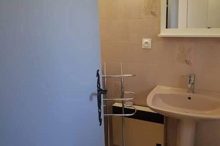 Appartement entier, Dahlia Lou Cigaloun Ana Location in Gréoux-les-Bains, Alpes-de-Haute-Provence