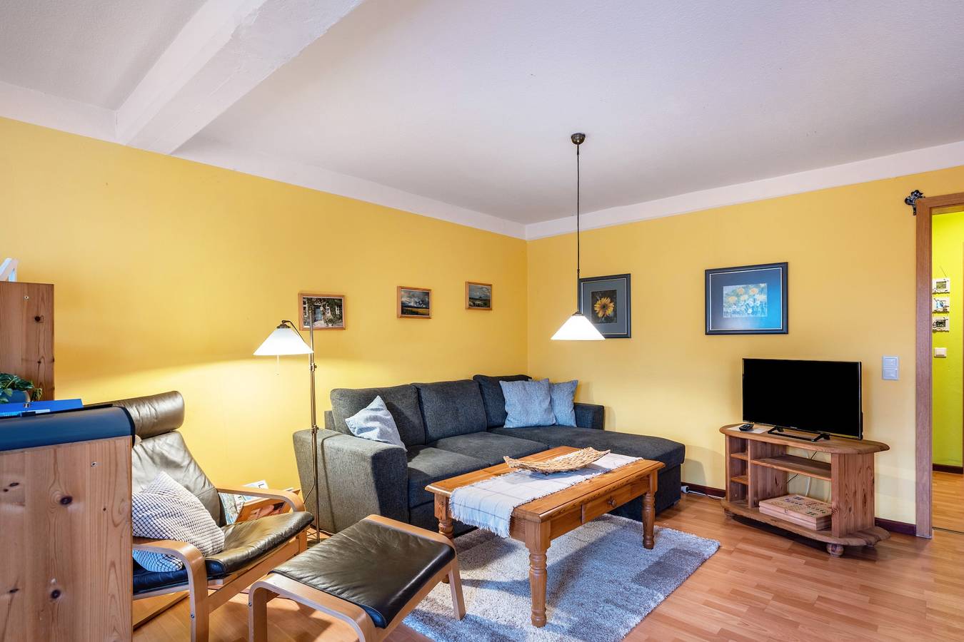Ganze Wohnung, Ferienwohnung 1 - Ute" mit gemeinsamer Terrasse, Gemeinschaftsgarten und Wi-Fi in Emmelsbüll-Horsbüll, Nordseeküste
