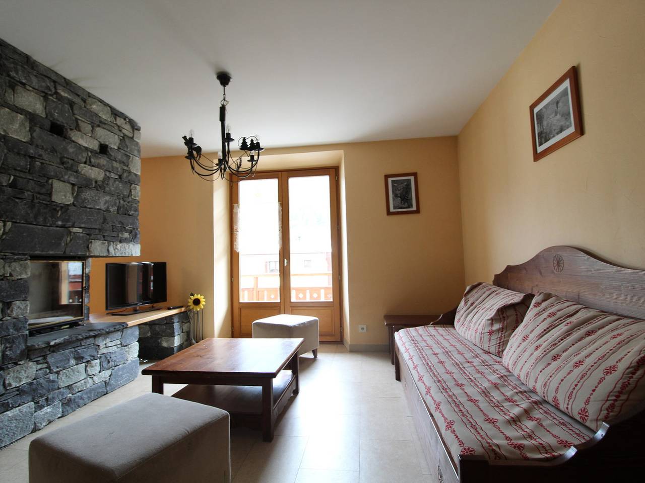 Apartamento entero, Amplio dúplex para 10 en Lanslebourg con chimenea, Wifi, 4 habitaciones in Lanslebourg-Mont-Cenis, Región de Saint-Jean-de-Maurienne
