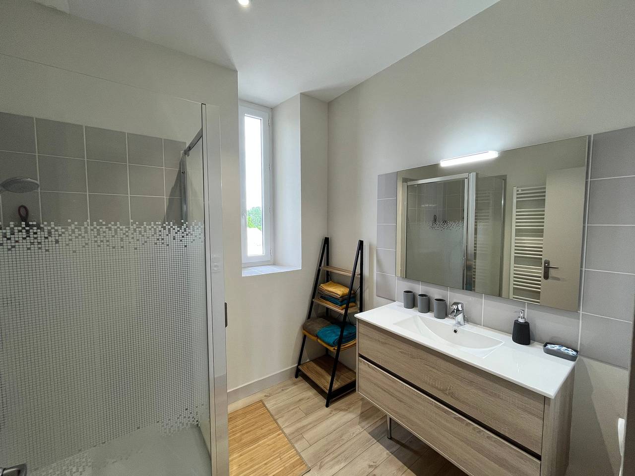 Charming Independent Cottage in Historic School with All-Inclusive Amenities in Paudy, Issoudun region