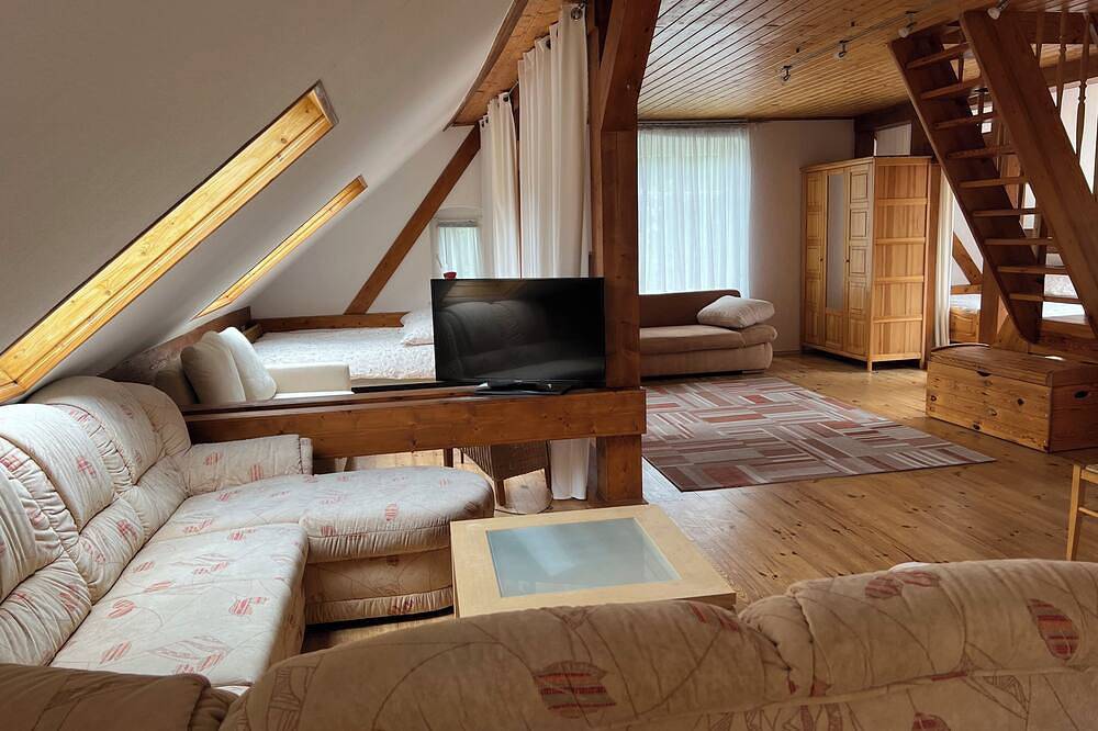 Ferienhof Schmetterlingsgarten – Ferienwohnung 2 – Dachgeschoss mit Garten in Jakobshagen, Boitzenburger Land