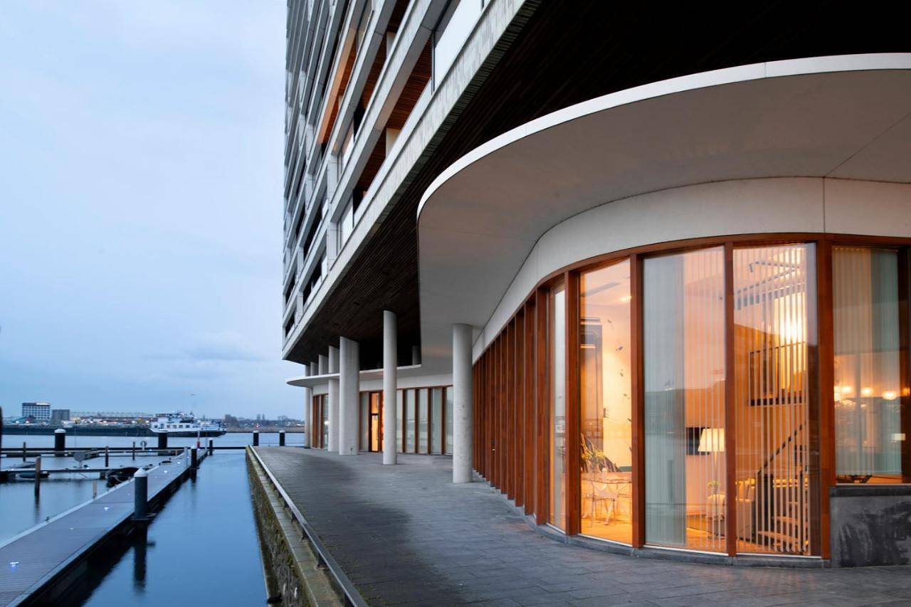 One Bedroom Apartment with River View in Amsterdam West, Costa Holandesa
