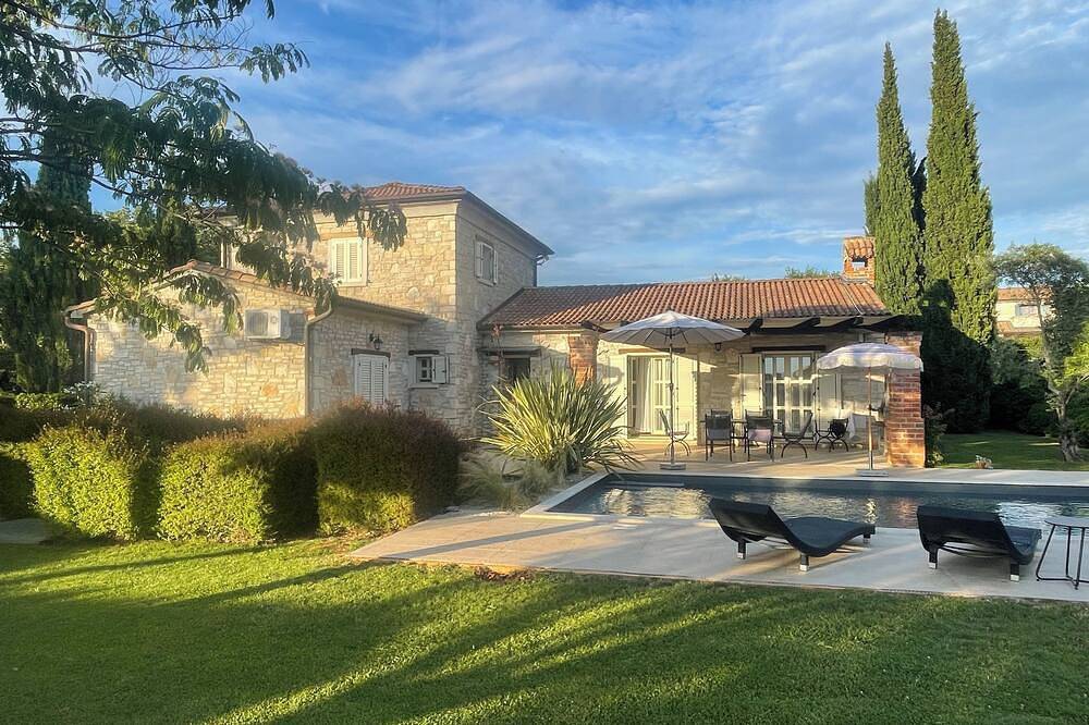 Villa Melissa - istrisches Steinhaus mit Pool in sehr guter Lage in Sveti Lovreč Pazenatički, Zentralistrien