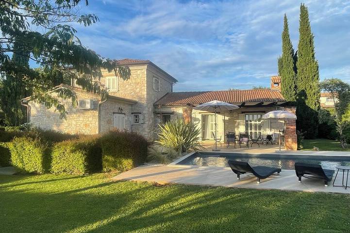 Villa für 8 Personen, mit Garten und Terrasse sowie Whirlpool - 1