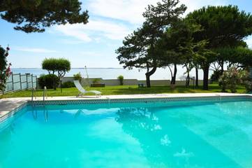 Location de vacances pour 12 personnes, avec jardin et piscine ainsi que balcon et vue dans Thalazur (Royan)