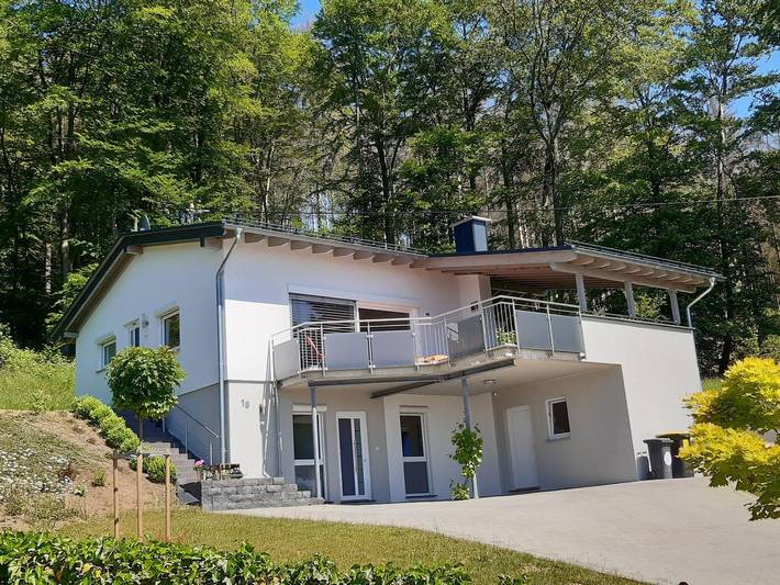 Ferienhaus für 6 Personen, mit Balkon und Terrasse sowie Garten und Pool im Westerwald