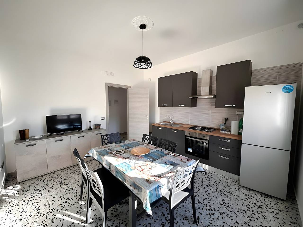 Ganze Wohnung, Appartamento Casa Nyon – Modernes Apartment direkt am Meer in Agropoli in Agropoli, Cilento