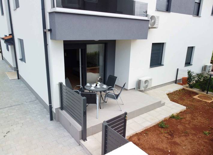 Ferienwohnung für 4 Personen, mit Garten in Umag - 2