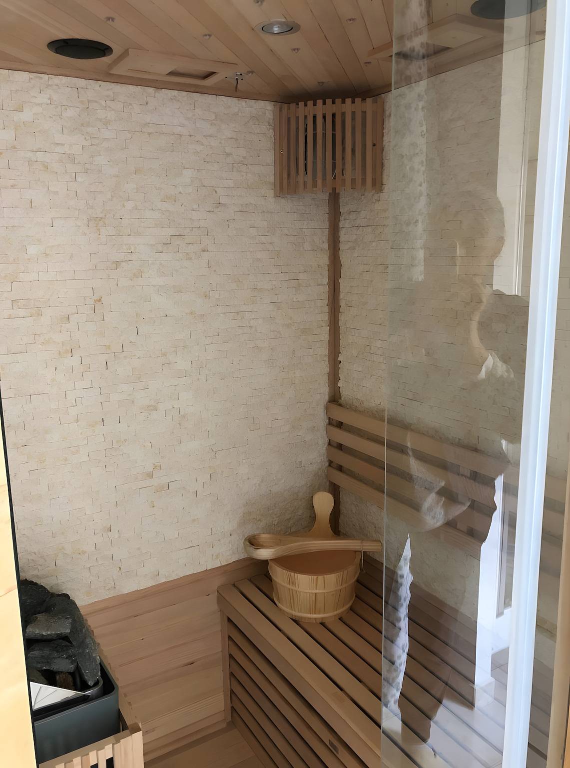 Casa de huéspedes 'Romántica' con jardín compartido y Wi-Fi in Durtal, Angers region