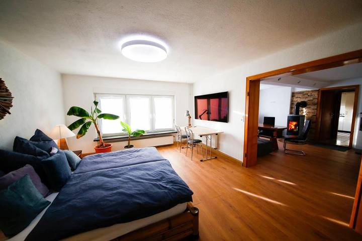 Ferienwohnung für 6 Personen, mit Garten und Ausblick in Unterwellenborn