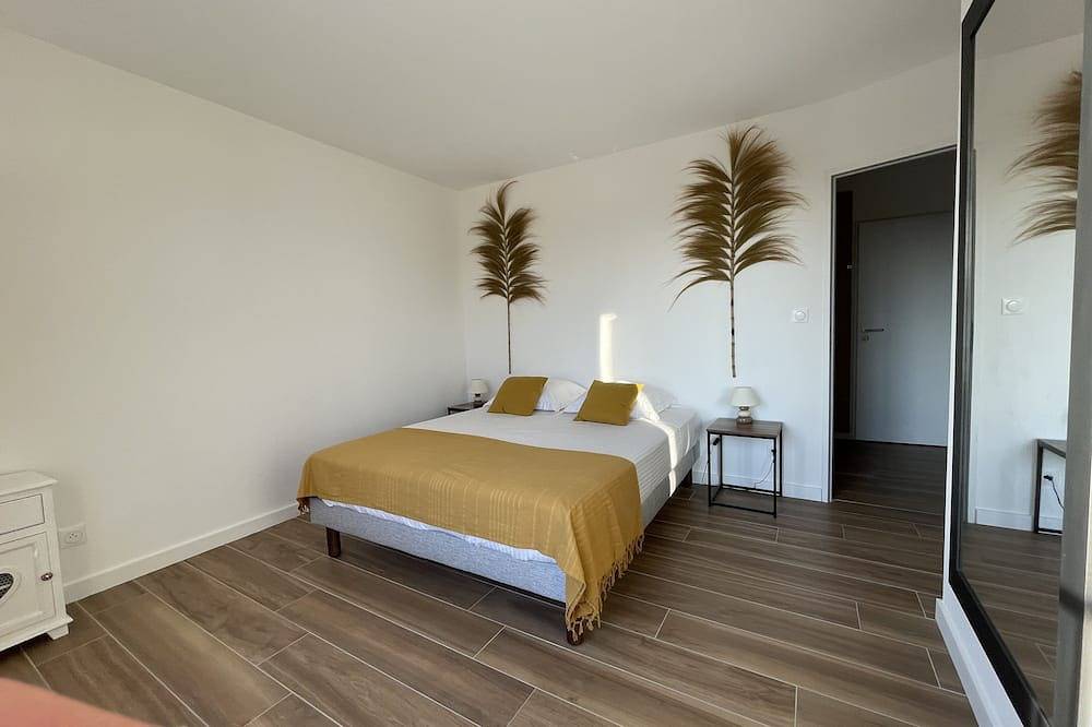 Modern Provencal farmhouse, underfloor air-conditioning in all rooms, saltwater swimming pool. in Cabrières-d'Avignon, Parc naturel régional du Luberon