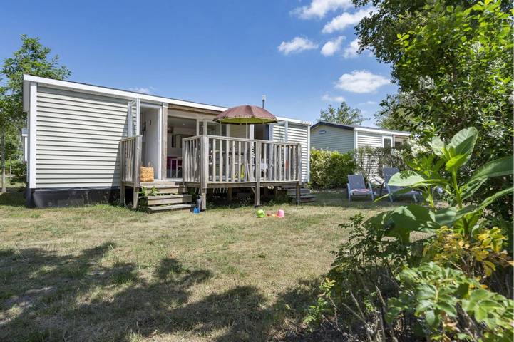 Camping pour 4 personnes, avec piscine ainsi que jardin et terrasse, animaux acceptés dans le Loir-et-Cher