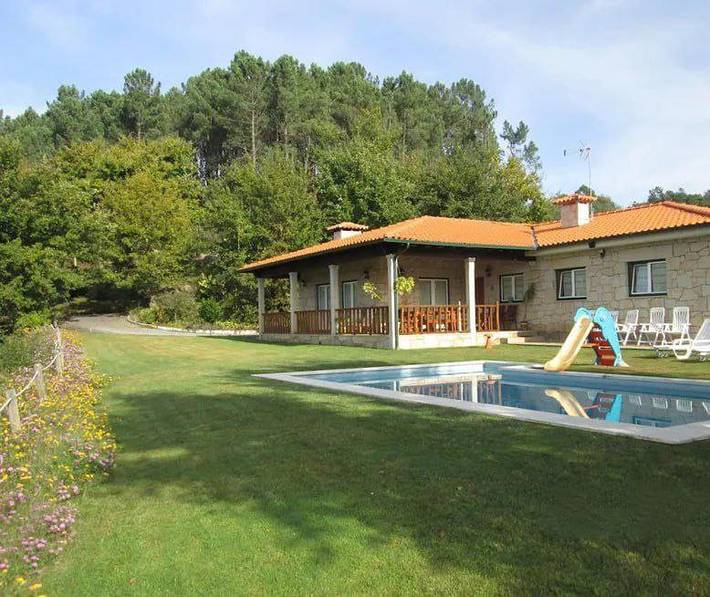 Casa rural para 10 personas, con Terraza y Jardín además de Piscina y Vistas en Ponte da Barca