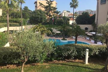Gîte pour 4 personnes, avec terrasse dans Office De Tourisme De Juan Les Pins