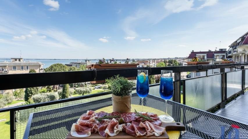 Loft per 5 persone, con vista lago e balcone a Desenzano del Garda