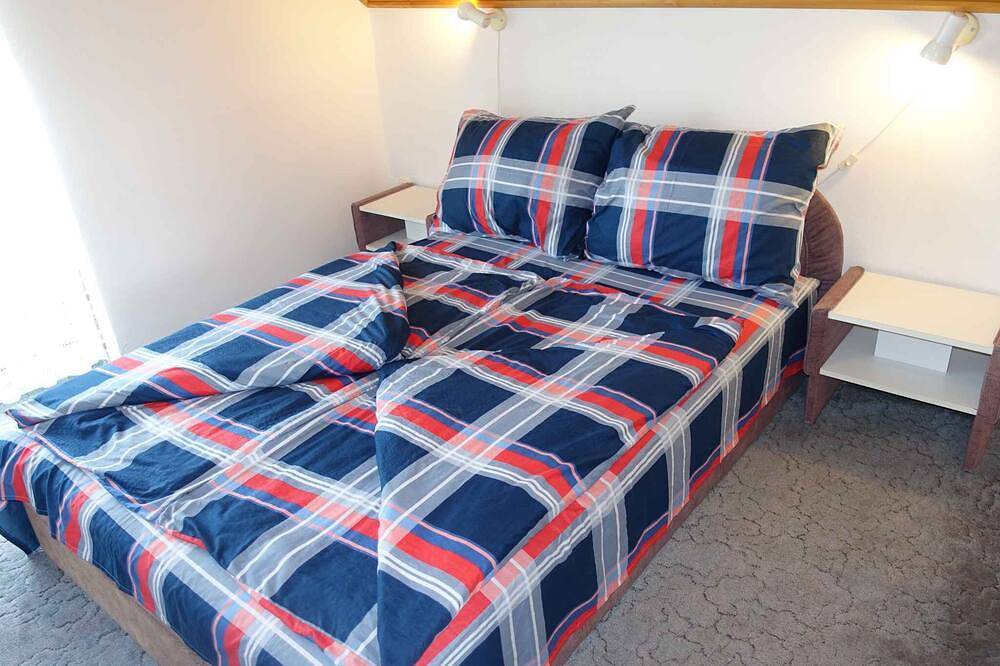 Casa vacanze con piscina riscaldabile e vicino alla spiaggia in Balatonmariafurdo, Riva Meridionale del Lago Balaton