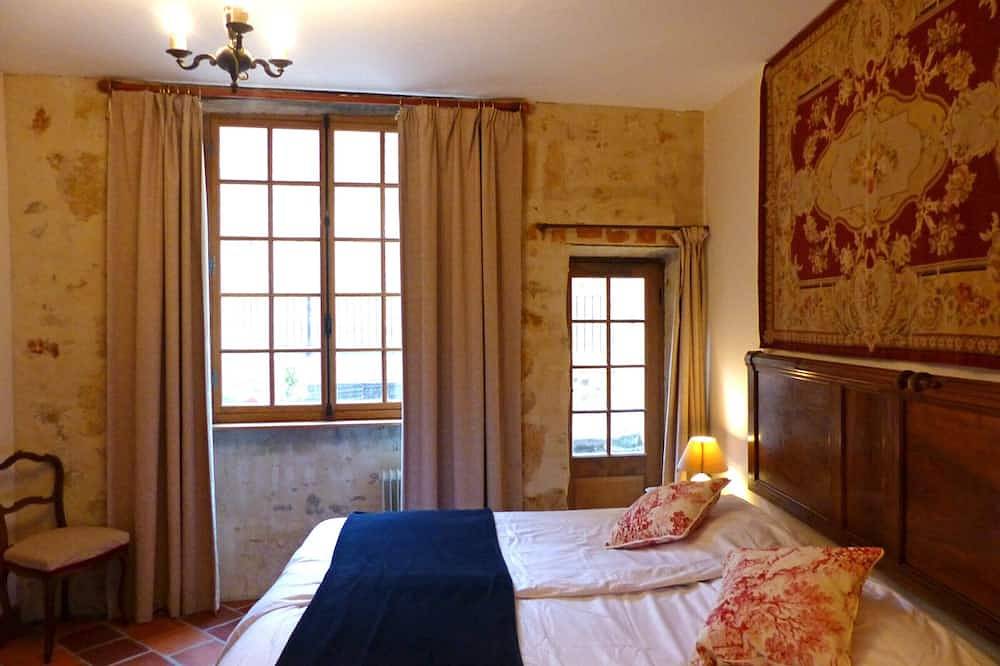 Ancien Collège restauré: Charme médiéval, linge fourni in Hérisson, Région de Montluçon