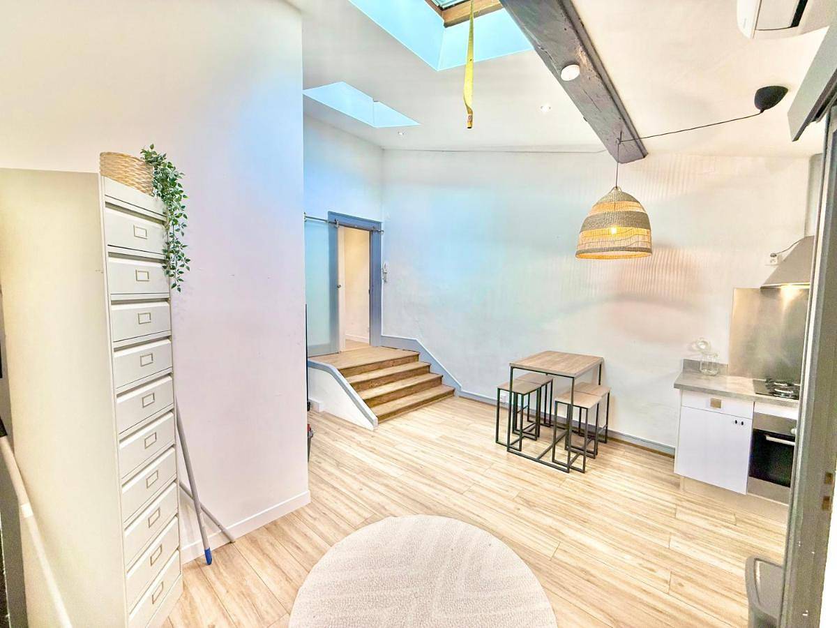 Appartement entier, T2 Moderne - Vue Cathédrale - 90m2 in Auch, Gers