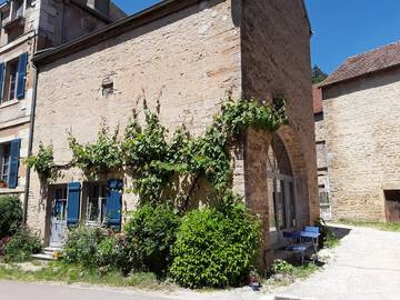 Gîte pour 4 personnes, avec terrasse, animaux acceptés dans vallée de l'Ouche