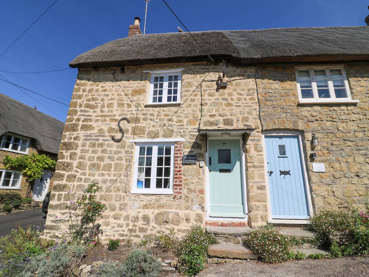 Dormouse Cottage in Burton Bradstock, Dorset