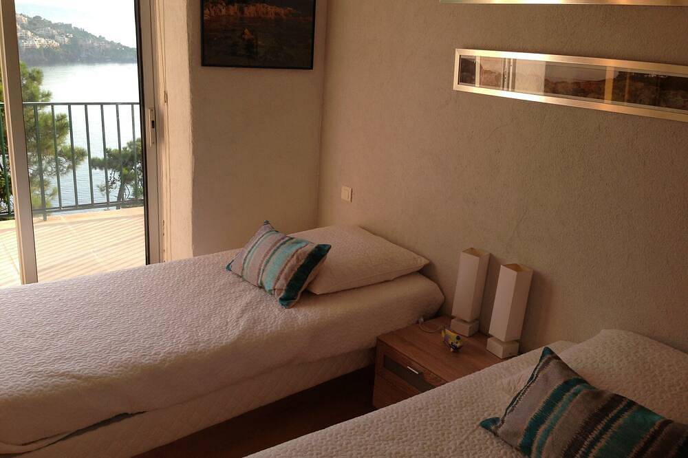 Ganze Wohnung, Am Meer, super Ausblick, 4 Pers., Terrasse, Ruhe, privater Zugang, Parkplatz in Théoule-sur-Mer, Massif de l'Esterel