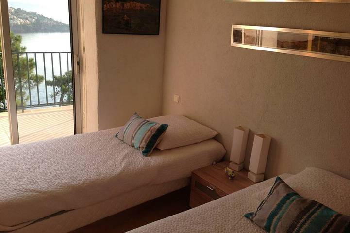 Apartamento entero, Frente al agua, vistas espectaculares, vivienda 4p. terraza, tranquila, calle privada, estacionamiento in Théoule-sur-Mer, Massif de l'Esterel