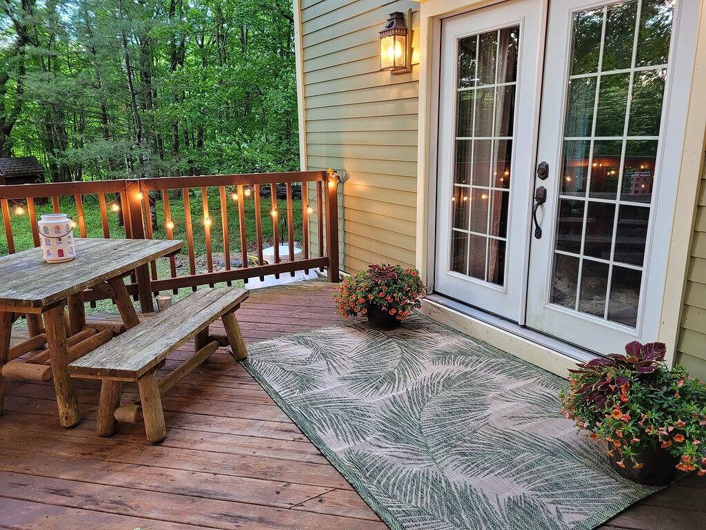 Located in the beautiful Heldebergs, This is a cute little house you will love. in Albany County