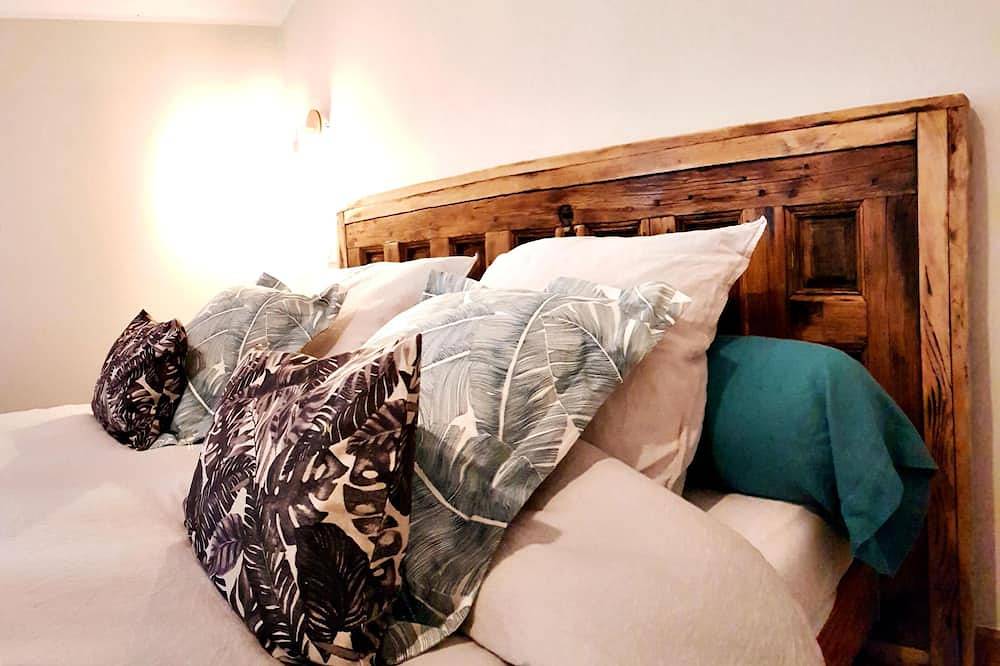 Entire apartment, Apartment-Comfort-Ensuite-Garden view in Vence, Cannes region