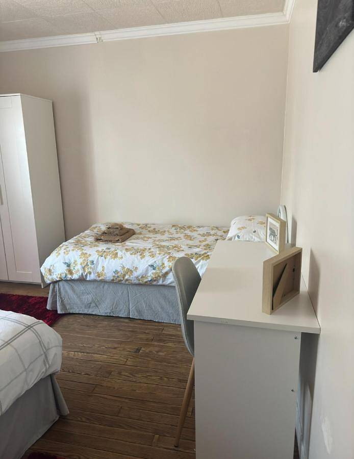 Basic Triple Room with Shared Bathroom in Mantilly, Parc naturel régional Normandie-Maine