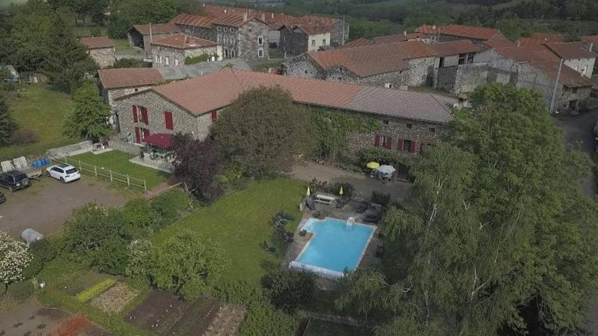 Maison de vacances pour 12 personnes, avec Terrasse et Jardin ainsi que Piscine et Vue à Saint-Paulien (Haute-Loire)