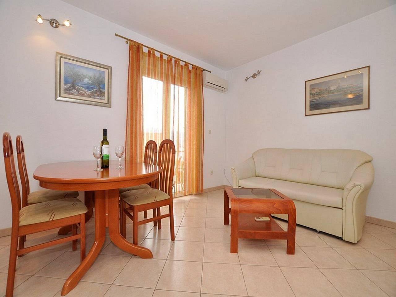 Ganze Wohnung, Apartments Seagull - Comfort Two Bedroom Apartment with Sea View Balcony (Tonko) in Postira, Brac
