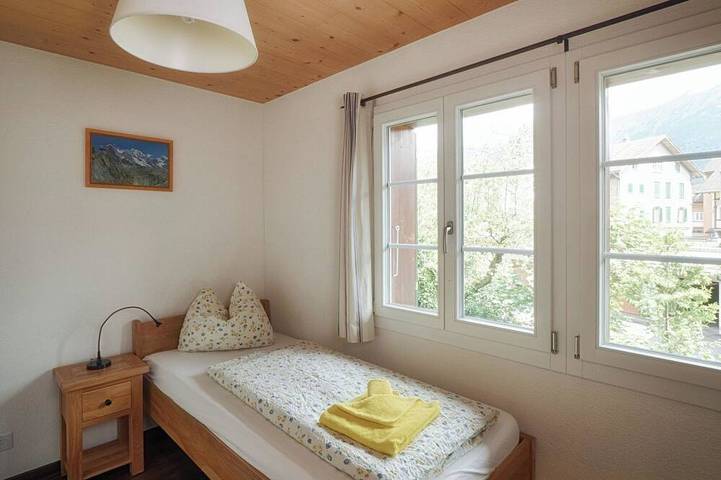 Geheel appartement, CityChalet Appartement/Fewo Krokus**** in Interlaken, Meer van Thun