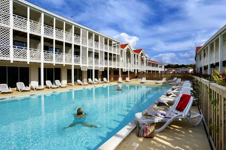 Appart’hôtel pour 6 personnes, avec Balcon et Terrasse ainsi que Jacuzzi et Jardin