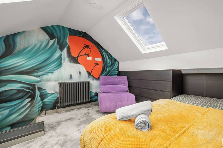 The Didsbury Retreat l Cinema l Sleeps 8 in Manchester, Greater Manchester