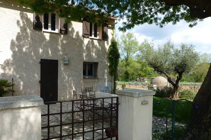 Gîte pour 5 personnes, avec terrasse et jardin