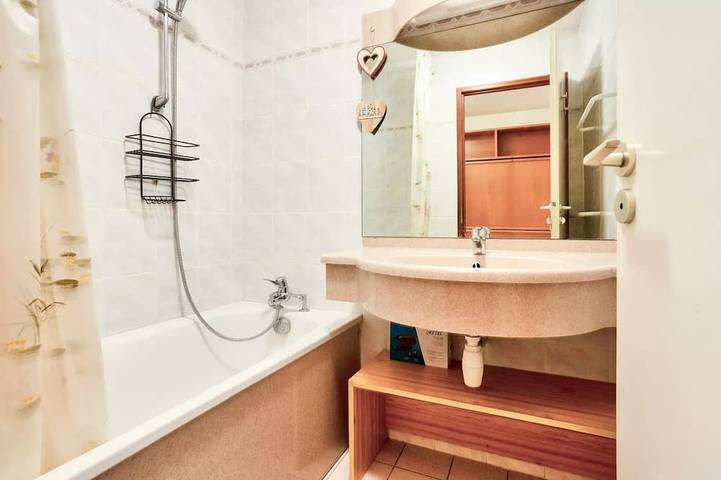 Gîte pour 4 personnes, avec balcon dans Office De Tourisme De Bessans - 2