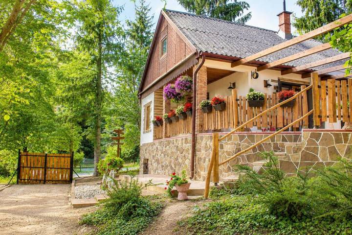 Chalet für 2 Personen, mit Balkon und Whirlpool sowie Terrasse und Garten in Ungarn - 2