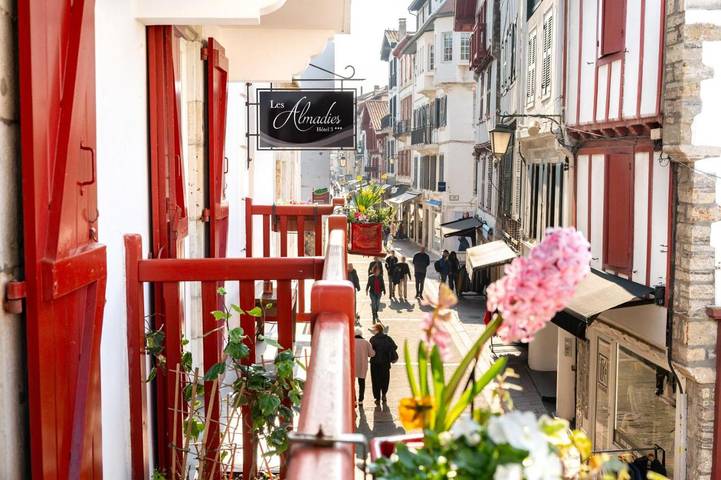 Hôtel pour 2 personnes, avec Terrasse dans Office De Tourisme De Saint Jean De Luz - 2