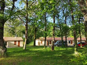 Parc de vacances pour 4 personnes, avec vue ainsi que piscine et jardin, animaux acceptés à Mareuil-sur-Lay-Dissais