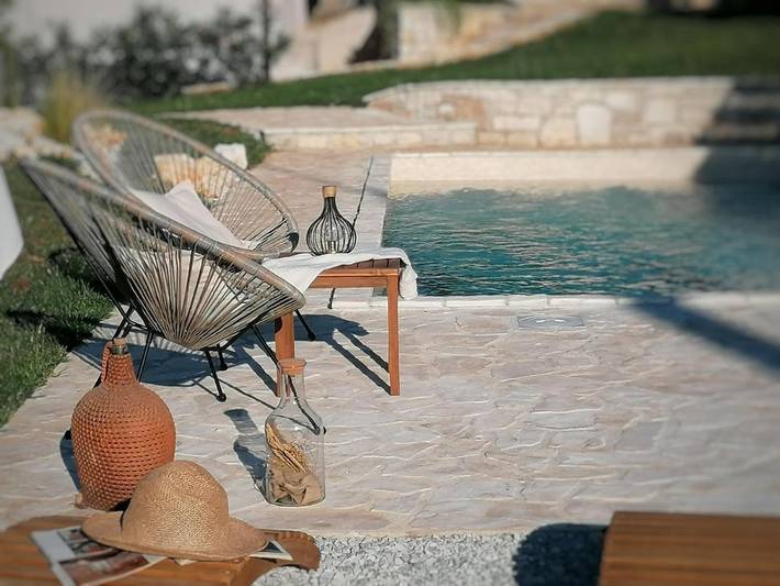 Location de vacances pour 6 personnes, avec vue ainsi que piscine et jardin à Tinjan - 2