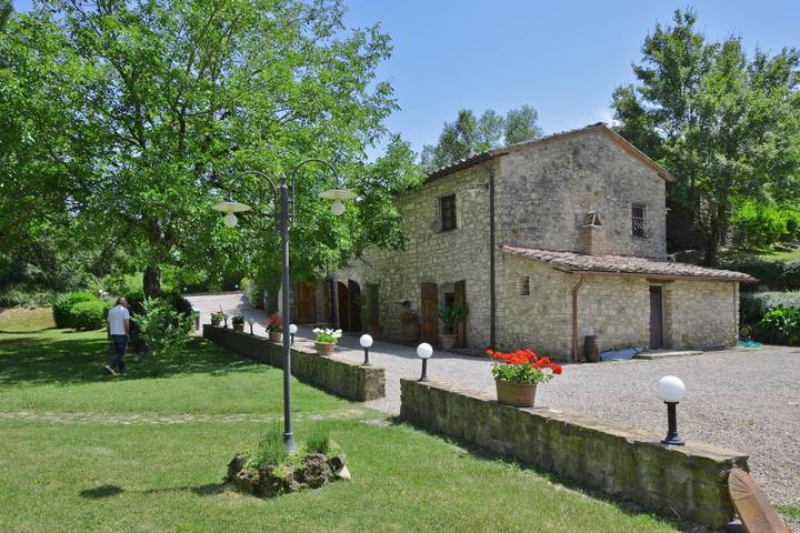 Agriturismo per 12 persone, con piscina, con animali domestici a Radda in Chianti