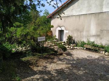 Gîte pour 8 personnes, avec vue et jardin à Barbey-Seroux