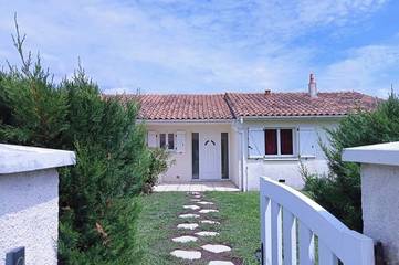 Location de vacances pour 5 personnes, avec terrasse et jardin à Saint-Androny