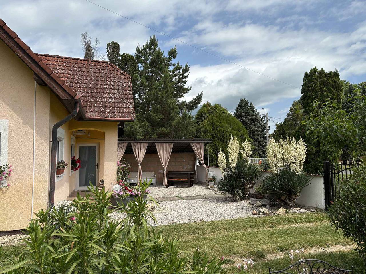 Cały apartament wypoczynkowy, Mieszkanie wakacyjne z odkrytym basenem i balkonem  in Balatonberény, Południowe brzegi Balatonu
