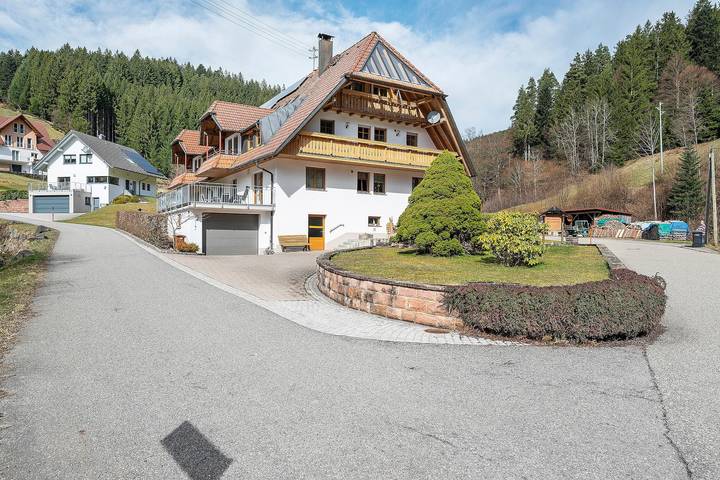 Apartamento entero, Apartamento vacacional para 2 personas con jardín compartido, balcón y Wi-Fi in Bad Rippoldsau-Schapbach, Selva Negra Central