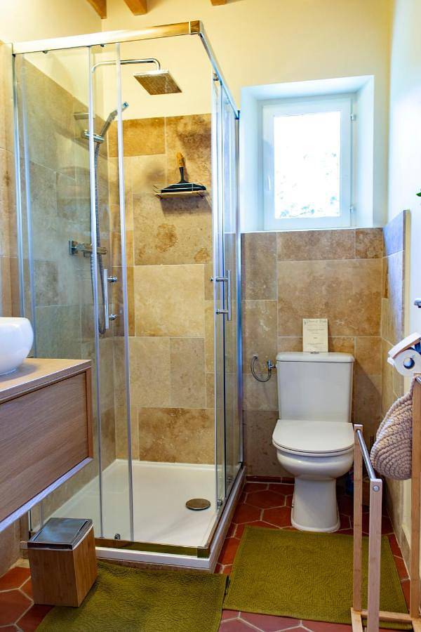 Gîte pour 2 personnes, avec vue et piscine ainsi que jardin et terrasse à Salles-sous-Bois - 2