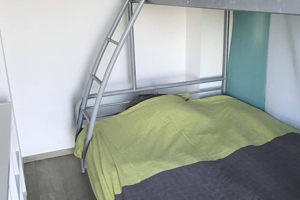 Appartement entier, N°7  situé en front de mer, Sud accès direct à la plage in Plomodiern, Région de Châteaulin