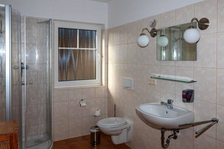 Ferienwohnung für 6 Personen, mit Terrasse und Garten sowie Pool und Sauna in Markkleeberg - 4